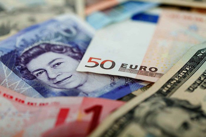 Euro dan Sterling merosot
