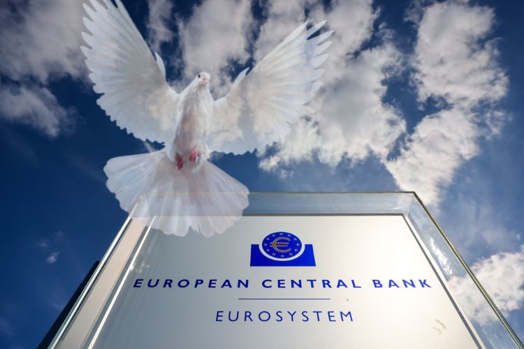 Pengumuman Suku Bunga ECB Picu Euro Turun Drastis