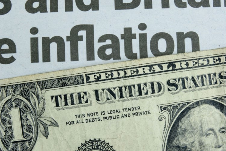 Inflasi Lampaui Ekspektasi, Dolar Meninggi